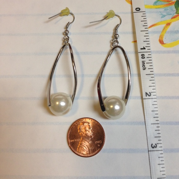 Faux Pearl Oval Drop Earrings - Picture 6 of 8